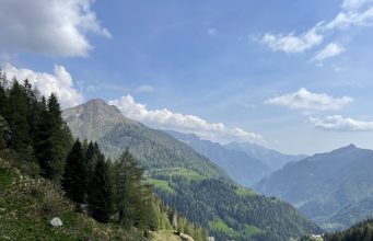 Montagna sostenibile, il report di Legambiente. Assegnate 19 bandiere verdi e 10 nere per progetti invasivi