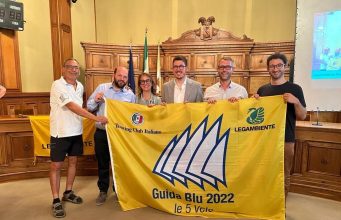 Guida blu, Legambiente e Touring club assegnano le 5 Vele a 45 località e 18 spiagge da sogno, dalle 5 Cinque Terre al Salento