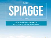 Rapporto spiagge 2022, l’allarme di Legambiente: concessioni balneari a quota 12.166, il 46% delle coste sabbiose è soggetto a erosione, il 7,2% è inquinato