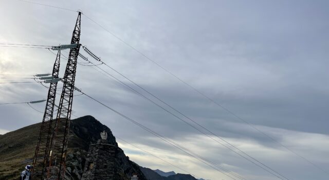 Sganciare il prezzo dell’energia elettrica da quello del gas: la produzione dell’energia rinnovabile costa molto meno della fossile
